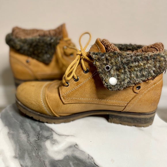 Tan Combat/hiking Boots - Picture 1 of 5